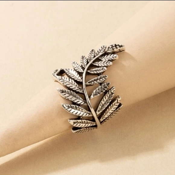 Elegant Silver Twisted Leaf Ring✨️ - Picture 4 of 10